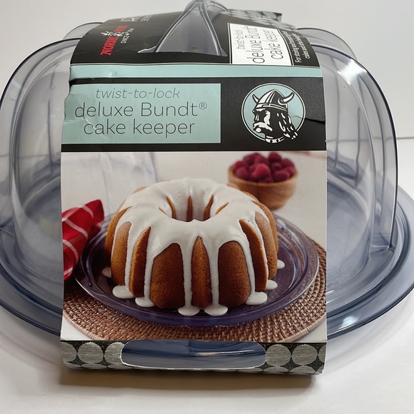 Nordic Ware Kitchen Nwt Nordic Ware Bundt Cake Keeper Poshmark